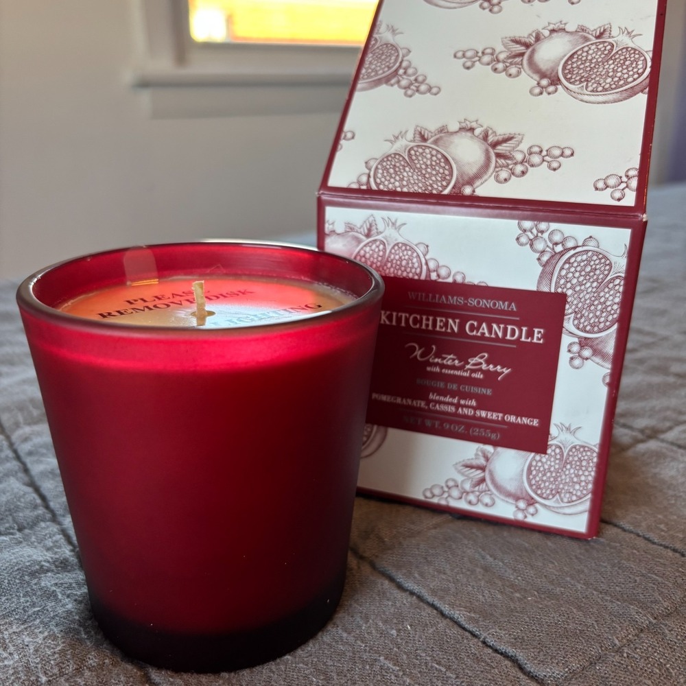Williams Sonoma Candle Winter Berry 9 oz new in box pomegranate, cassis, orange - Picture 3 of 5